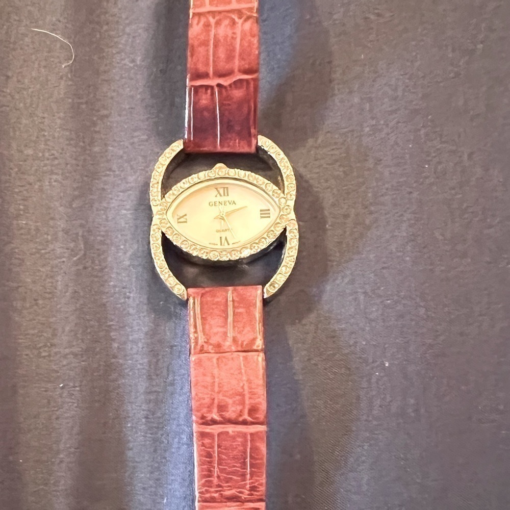 GENEVA rhinestone evening watch, purple leather strap. - Picture 7 of 7